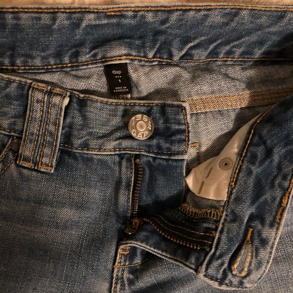 GAP Mid-Rise Light Wash Denim Shorts - Picture 4 of 5